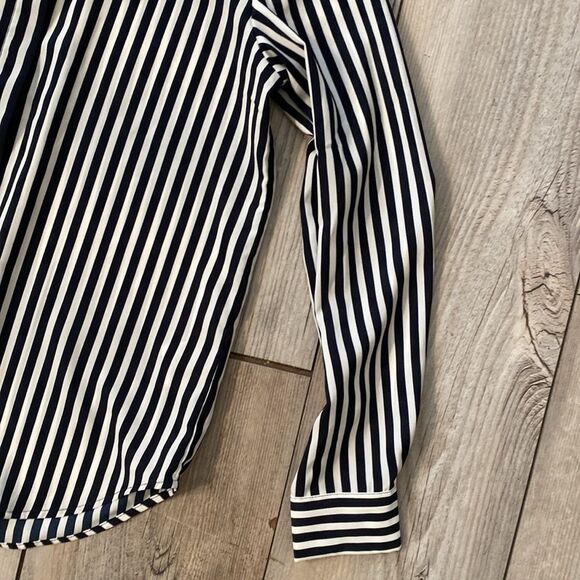 H & M NWT Size 4 Button Up Blouse Women’s - Picture 2 of 5